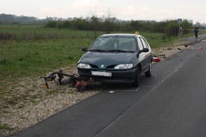 Slika Fotografije/Opcenite fotografije/Prometne nesrece/moped_Pribislavec_21042012.jpg